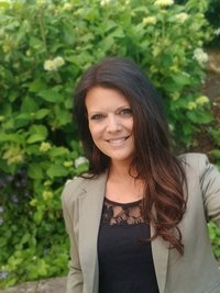 Frau Stefanie Schol